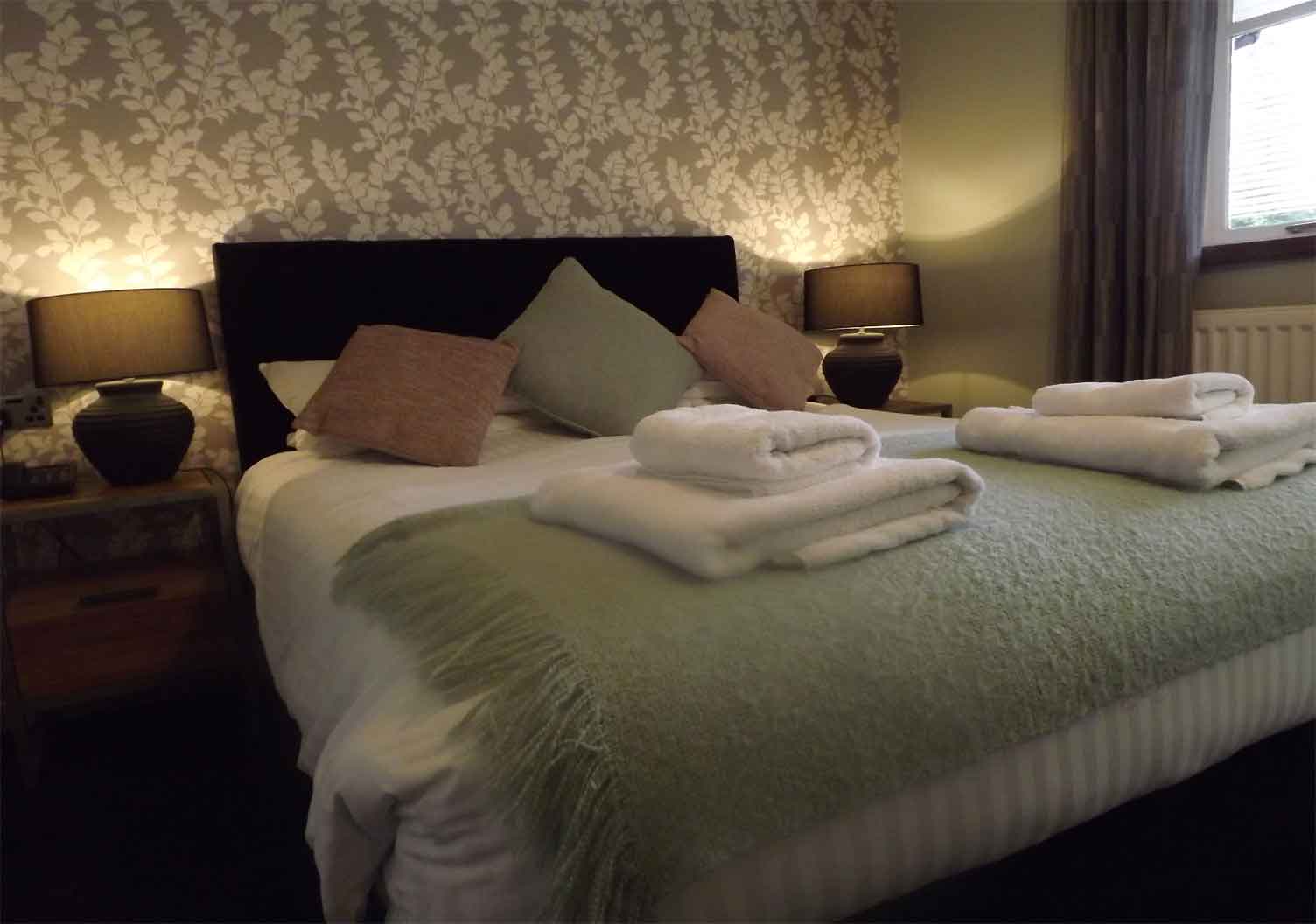Cosy-contemporary-double-bedroom-dartmoor-lodge-hotel